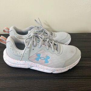 NEW Under Armour Light Gray Sneakers